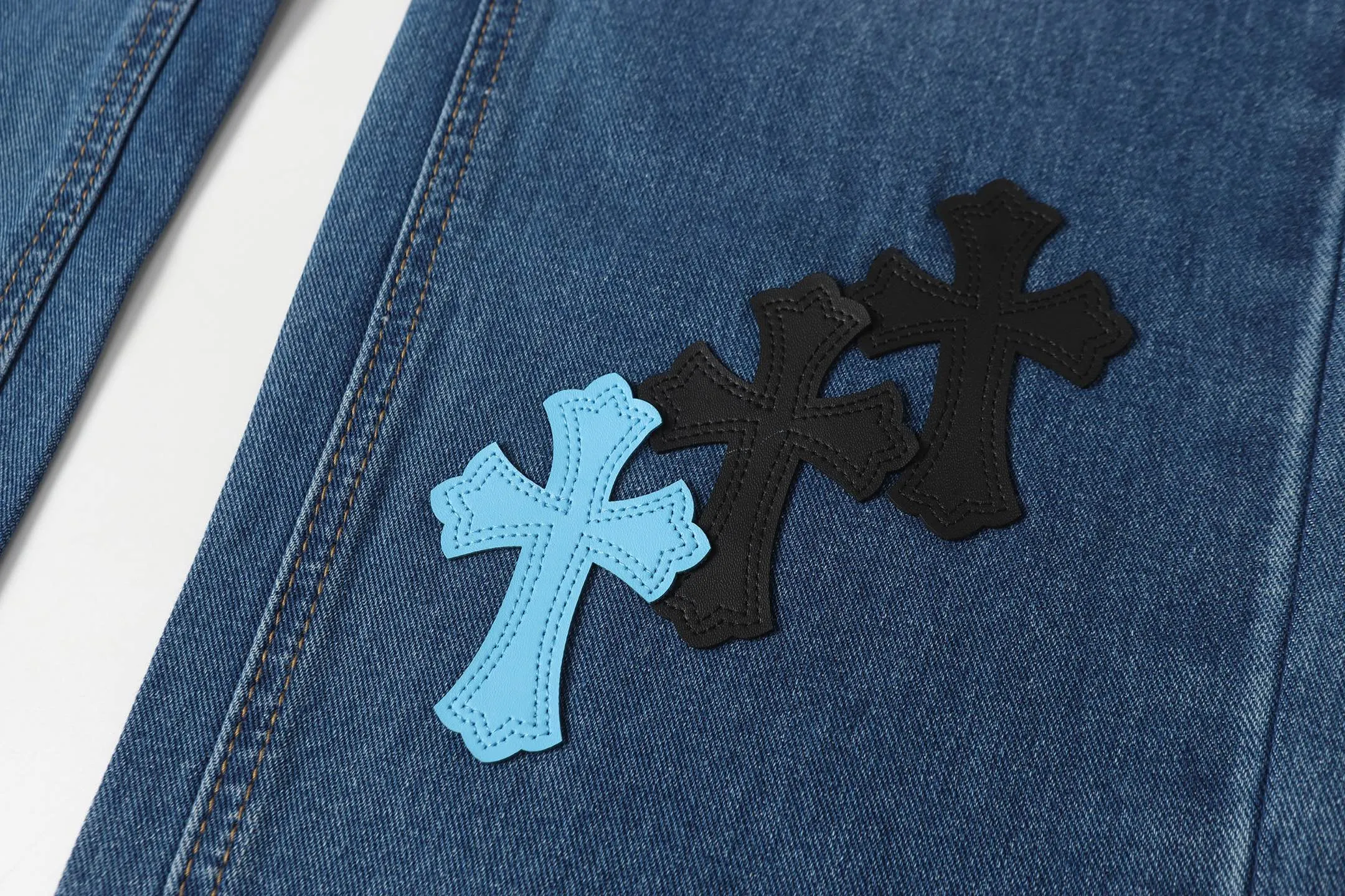 P270 Cross-border model, please do not place an order if you are pursuing quality - Chrome Hearts/Chrome Hearts Cross ✝️ Inlaid embroidered washed jeans, trousers and casual pants - High weight, high density and high quality. The wool is soft, delicate and skin-friendly. It feels soft and silky. It has excellent warmth and skin-friendly properties - Custom-woven and dyed, no color difference. No matter the fabric or workmanship details, it beats the ordinary version on the market - Hardware zipper accessories are all customized, full of details -Colour: washed blue -Size: 28 30 32 34 36